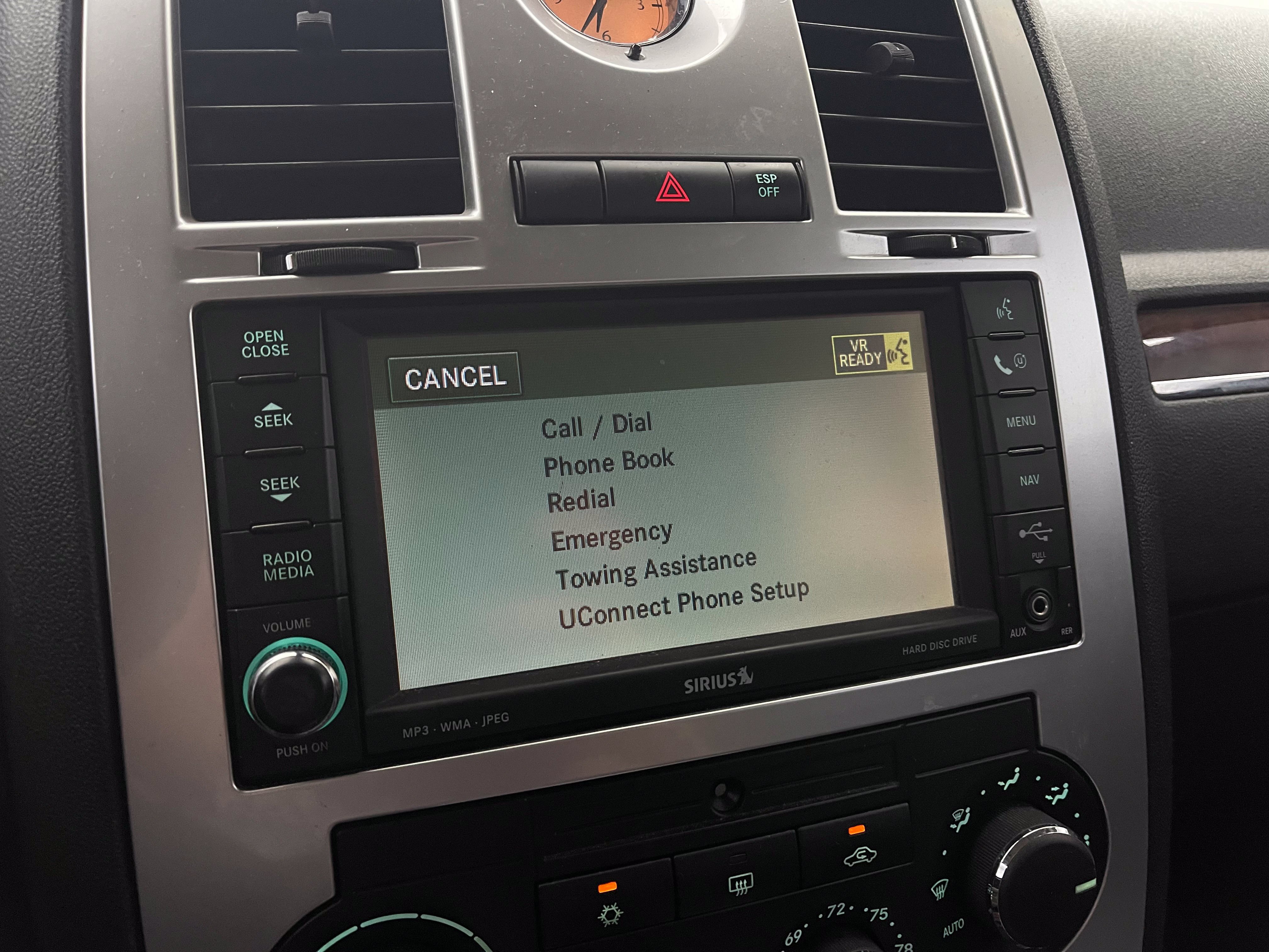 Used 2009 Chrysler 300 C w/ Luxury Group II RWD image 26