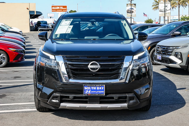 Used 2025 Nissan Pathfinder SL FWD image 2