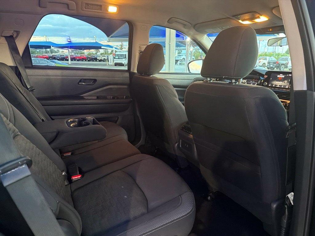 Used 2024 Nissan Pathfinder SV FWD image 11