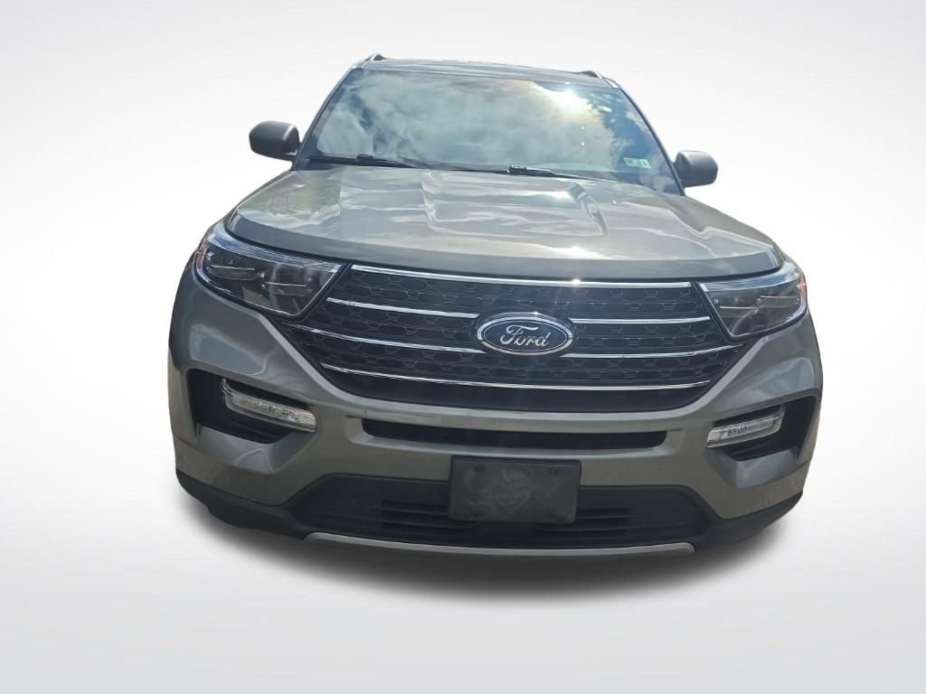 Used 2020 Ford Explorer XLT w/ Equipment Group 202A RWD image 2