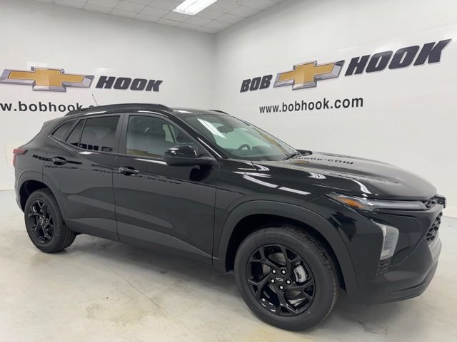 New 2026 Chevrolet Trax LT w/ Midnight Edition FWD image 3