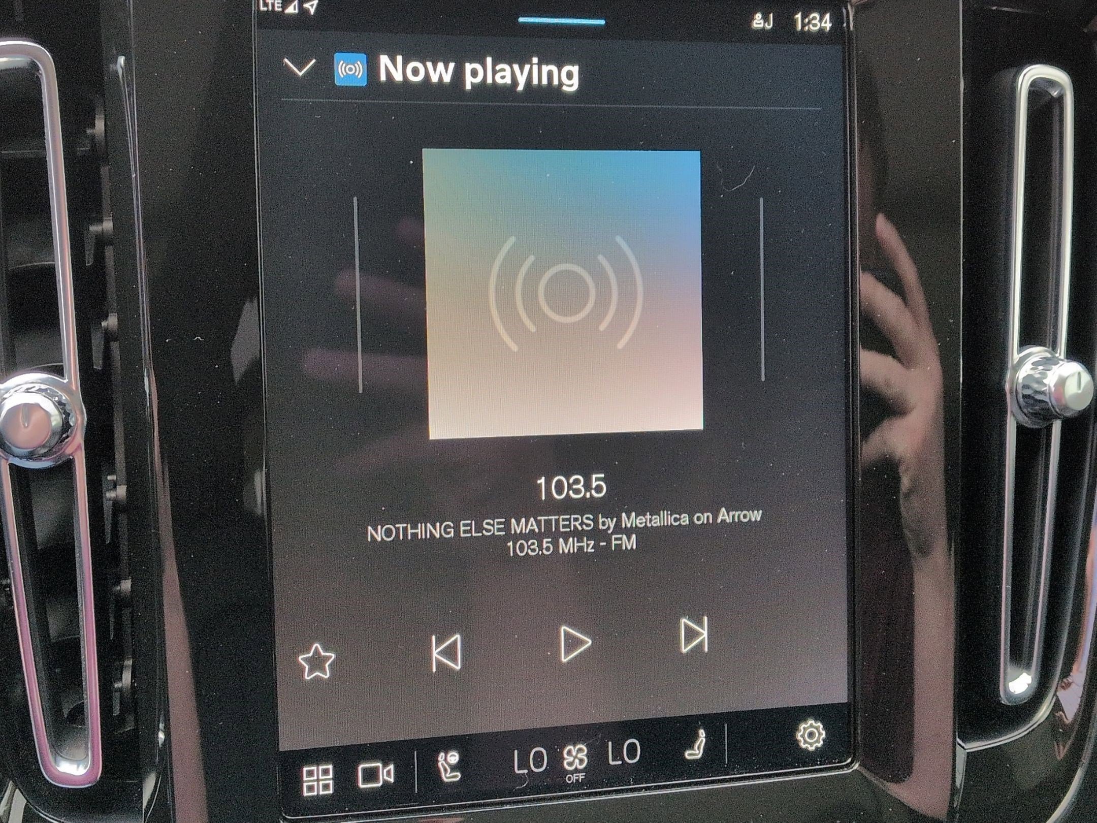 Used 2024 Volvo XC40 B5 Plus image 19