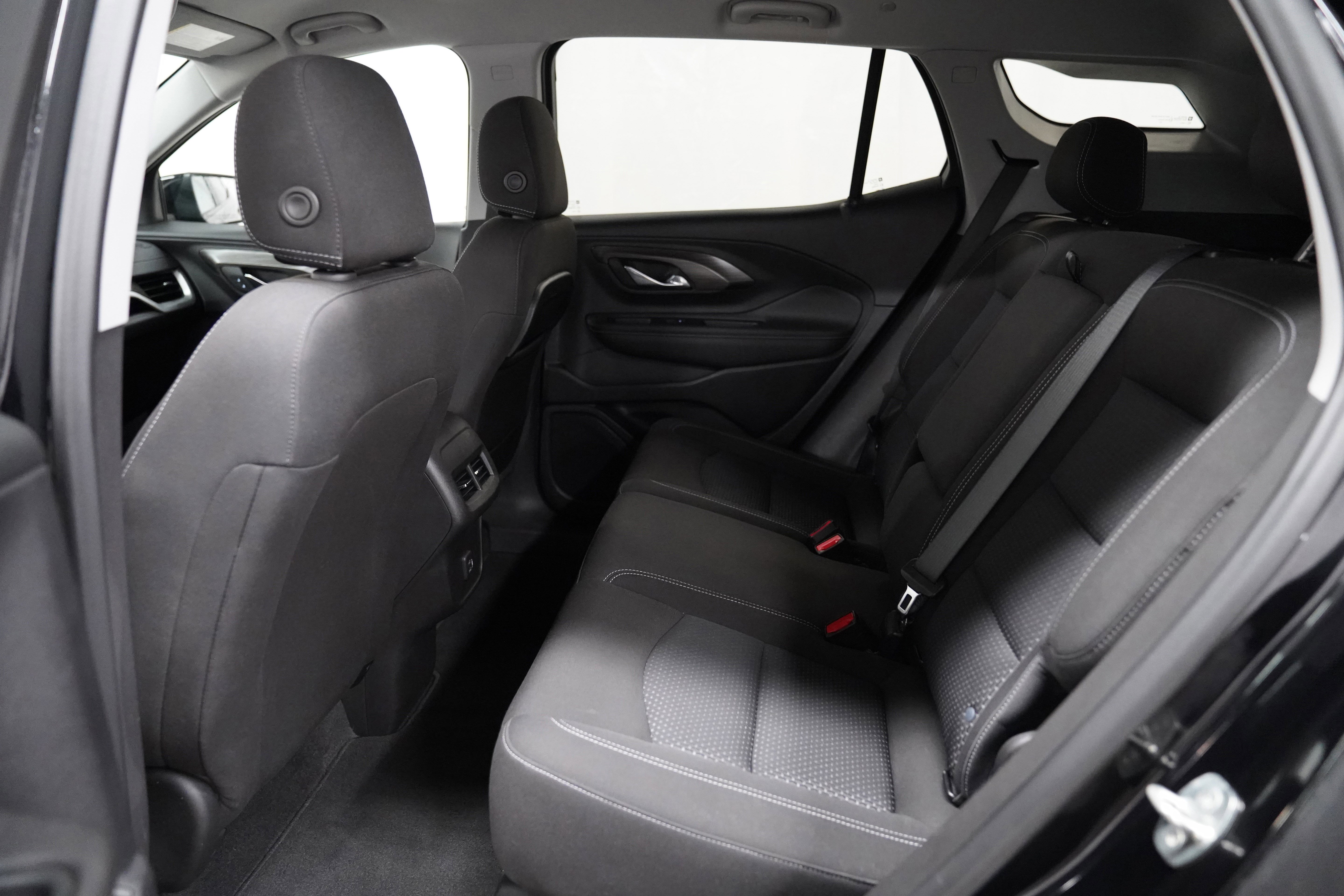 Used 2023 GMC Terrain SLE w/ Driver Convenience Package image 5