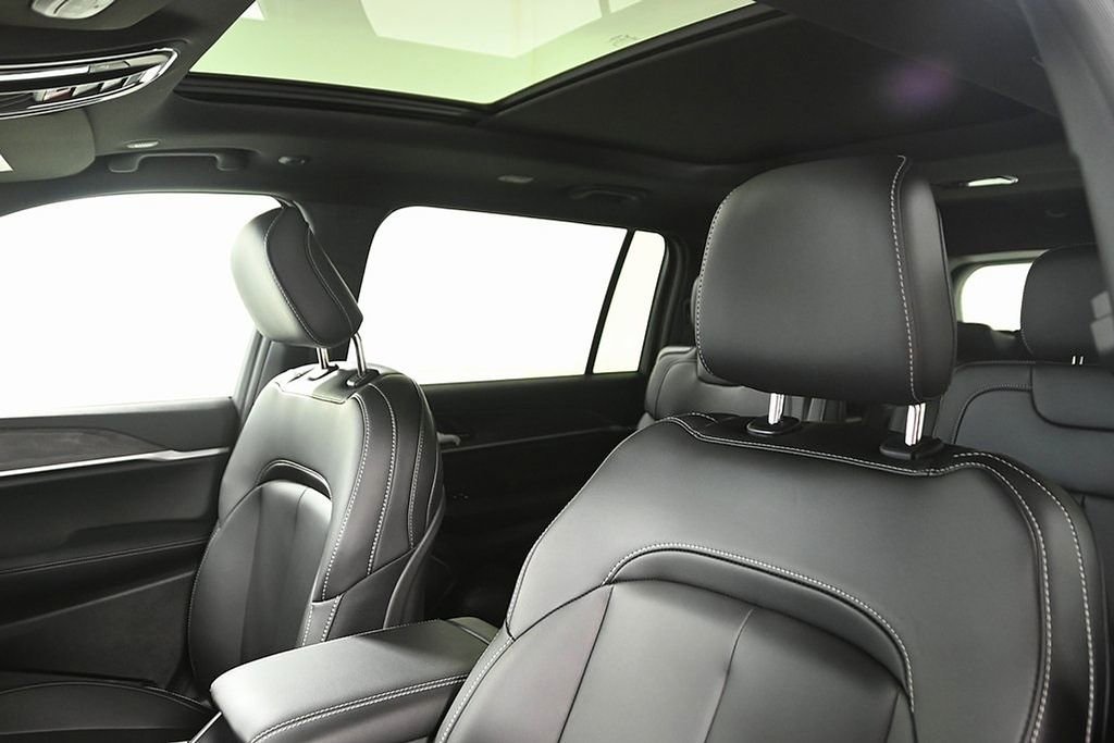 New 2025 Jeep Grand Cherokee L Limited w/ Black Appearance Package image 12