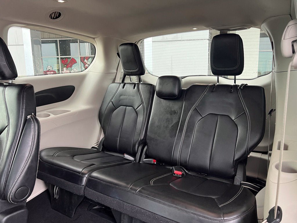 Used 2024 Chrysler Pacifica Touring-L FWD image 19