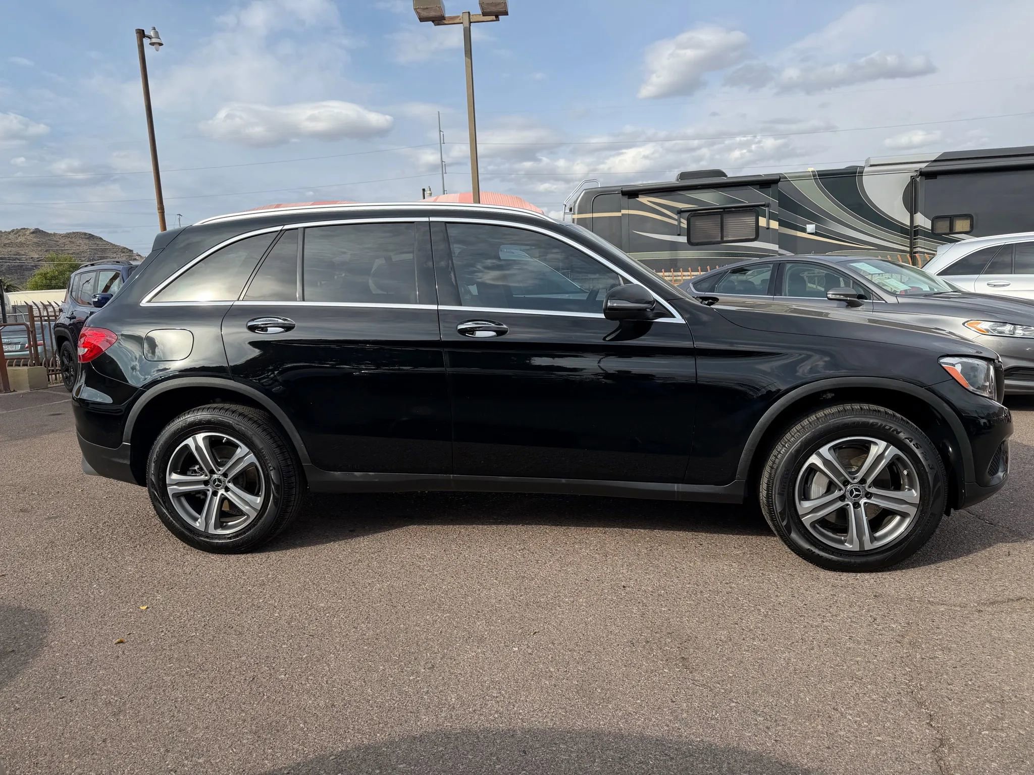 Used 2018 Mercedes-Benz GLC 300 w/ Premium Package image 4