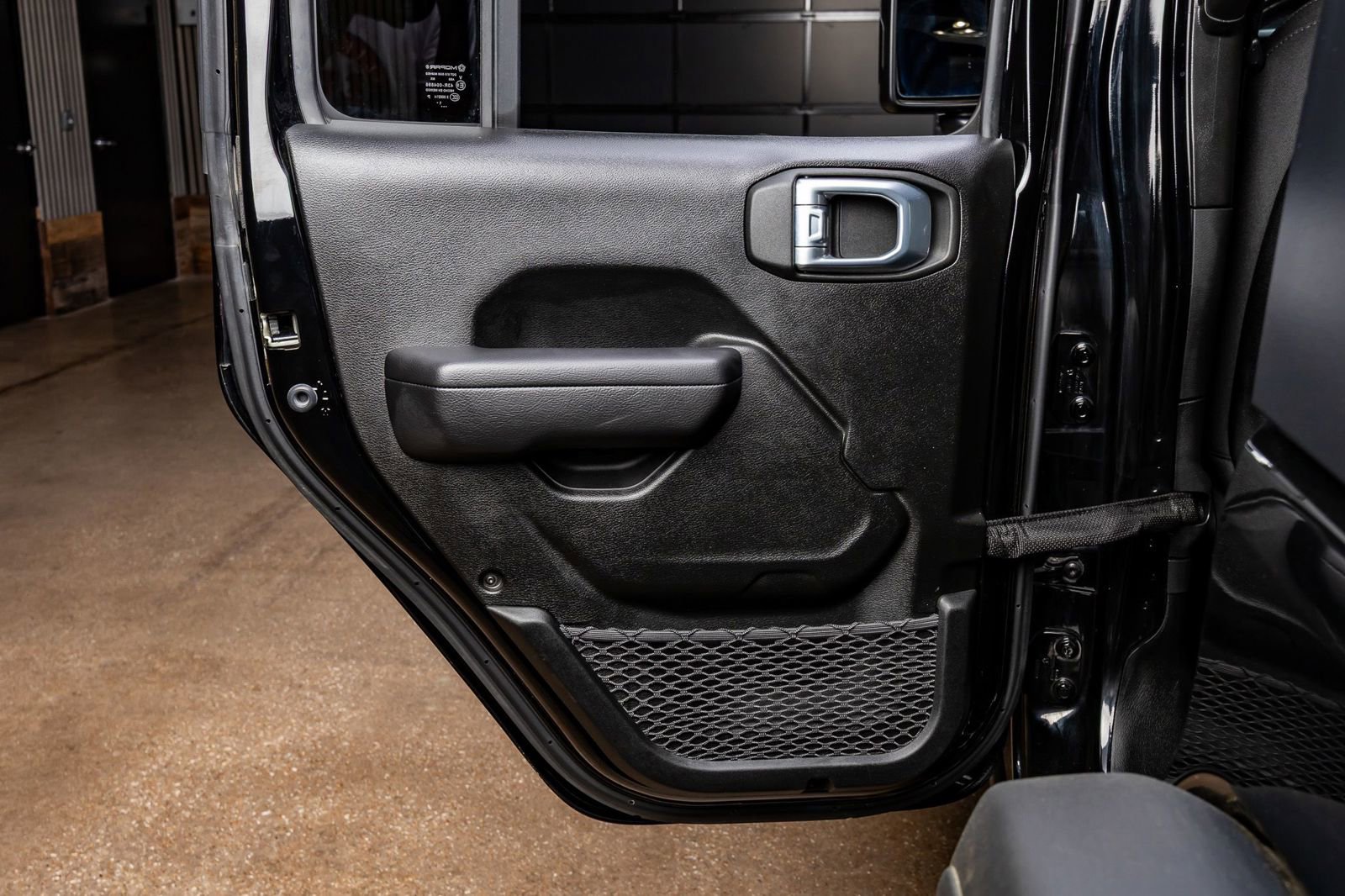 Used 2022 Jeep Wrangler Unlimited Rubicon AWD/4WD image 35