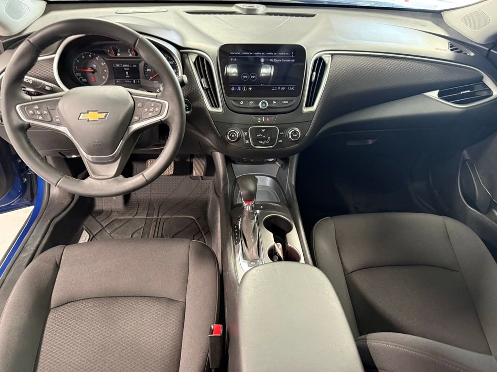 Used 2023 Chevrolet Malibu RS image 2