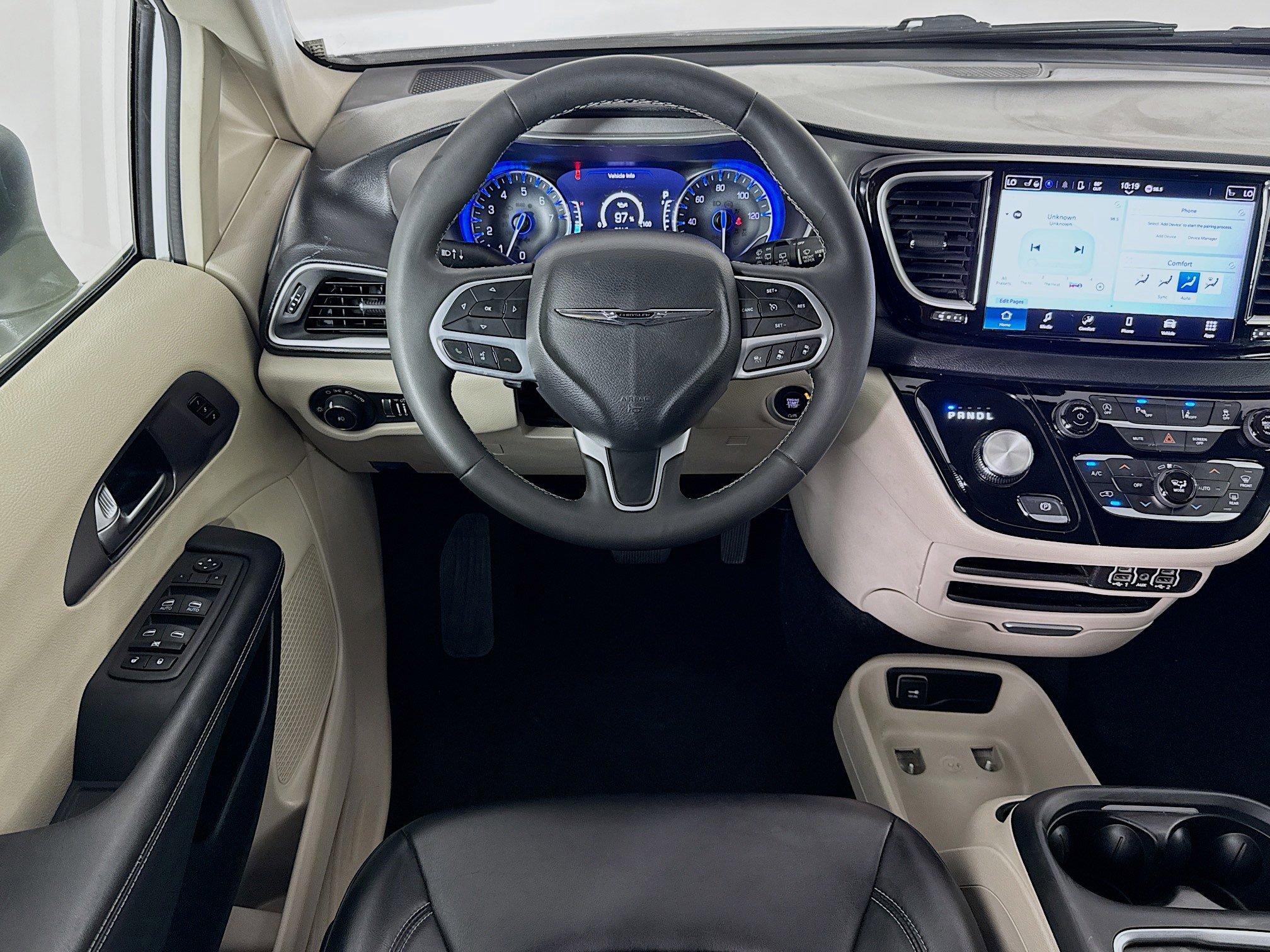 Used 2023 Chrysler Pacifica Touring-L image 16