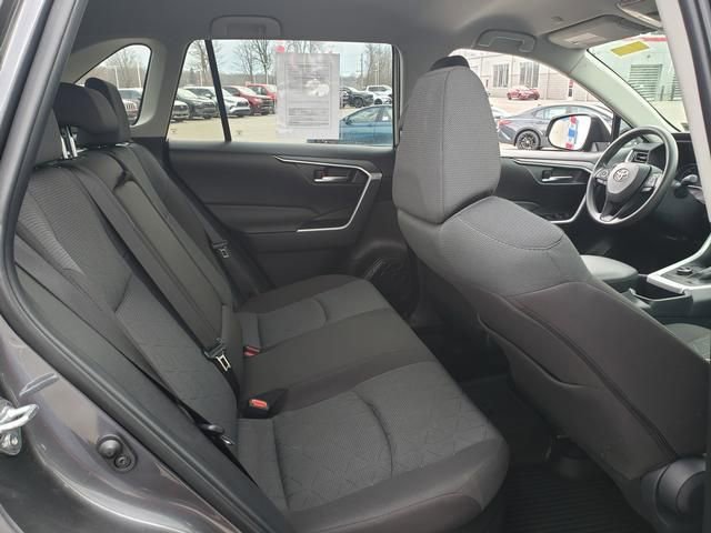 Used 2025 Toyota RAV4 XLE AWD/4WD image 16
