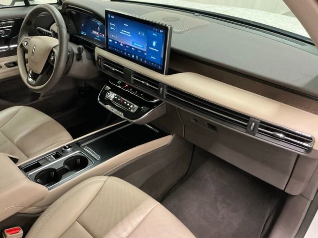 Used 2023 Lincoln Corsair Reserve image 16