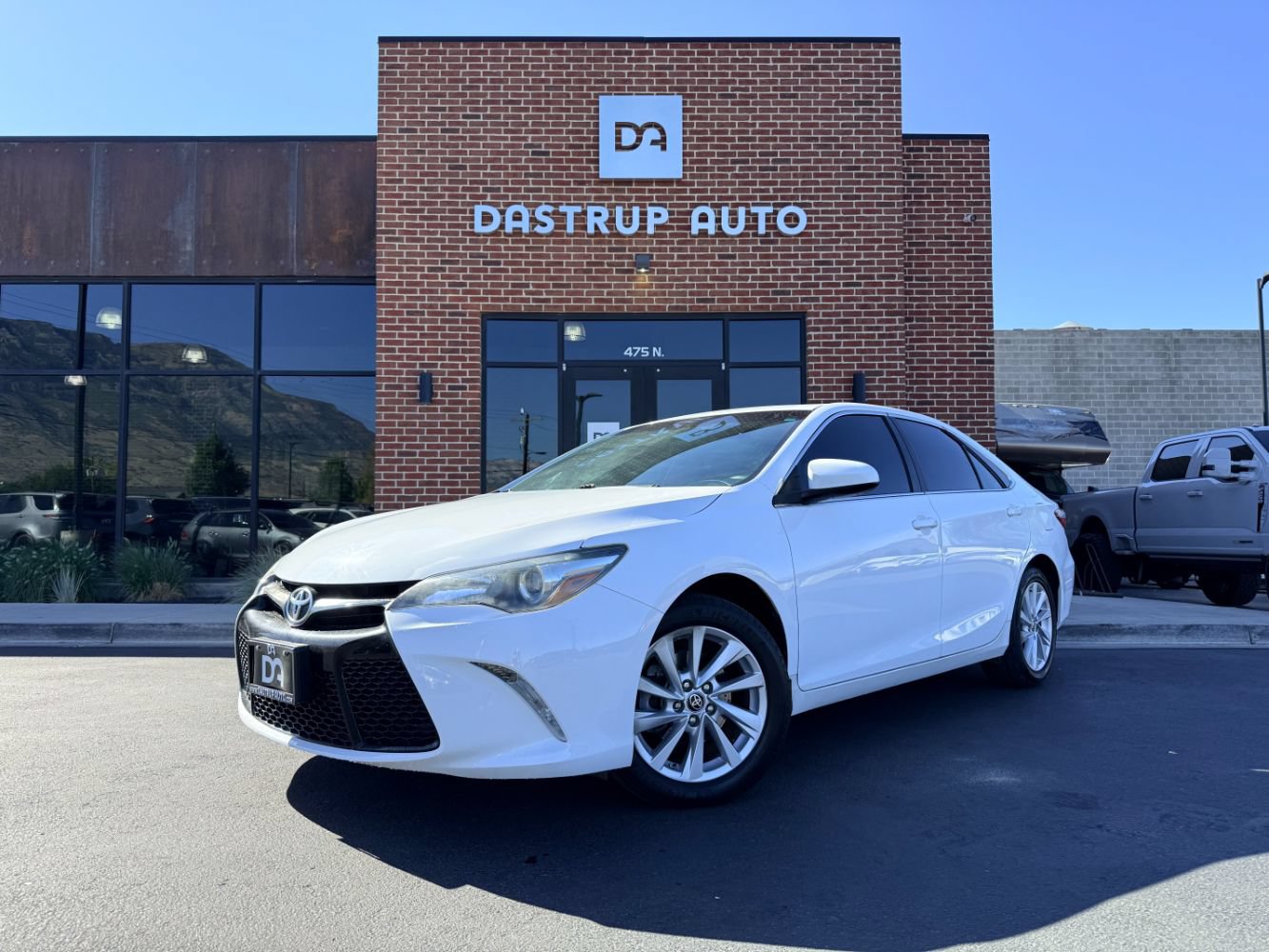 Used 2017 Toyota Camry SE w/ Moonroof Package