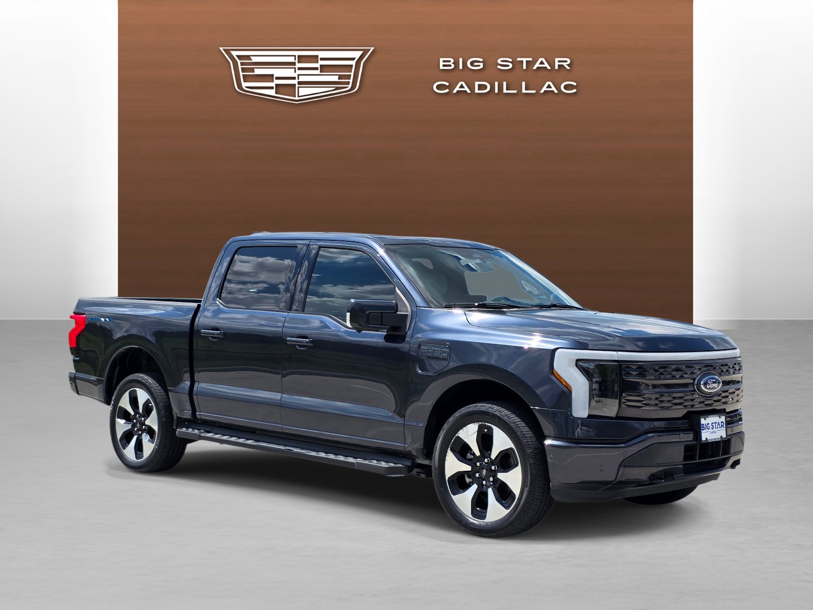 Used 2022 Ford F150 Lightning Platinum AWD/4WD image 7