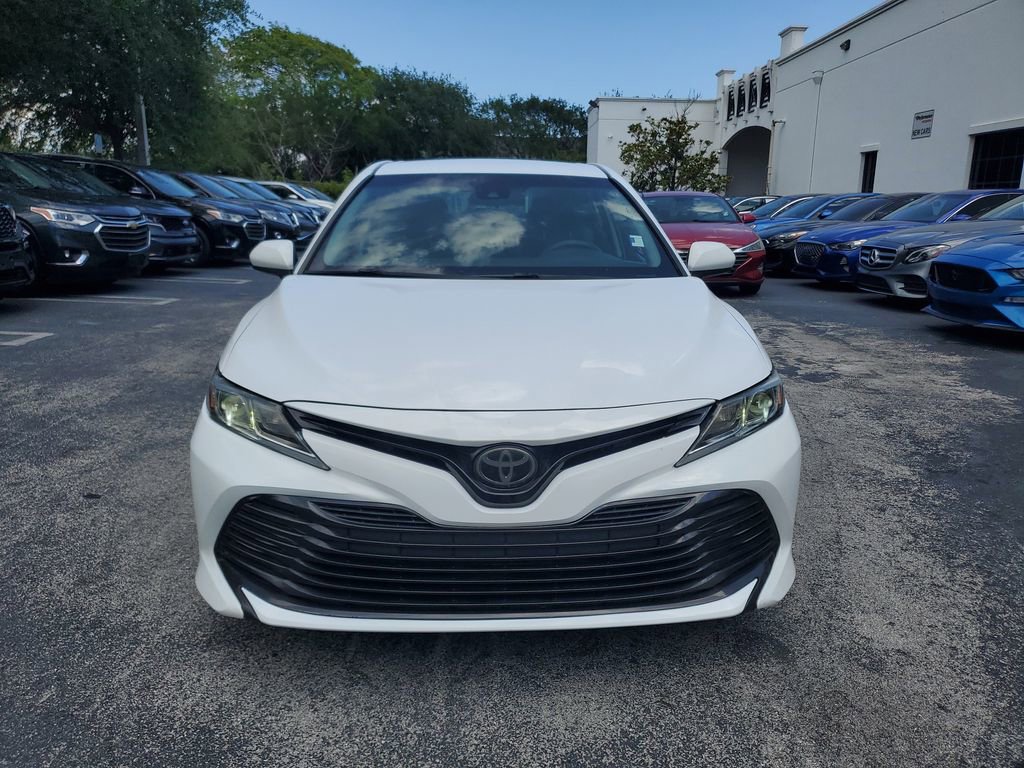 Used 2018 Toyota Camry LE FWD image 2