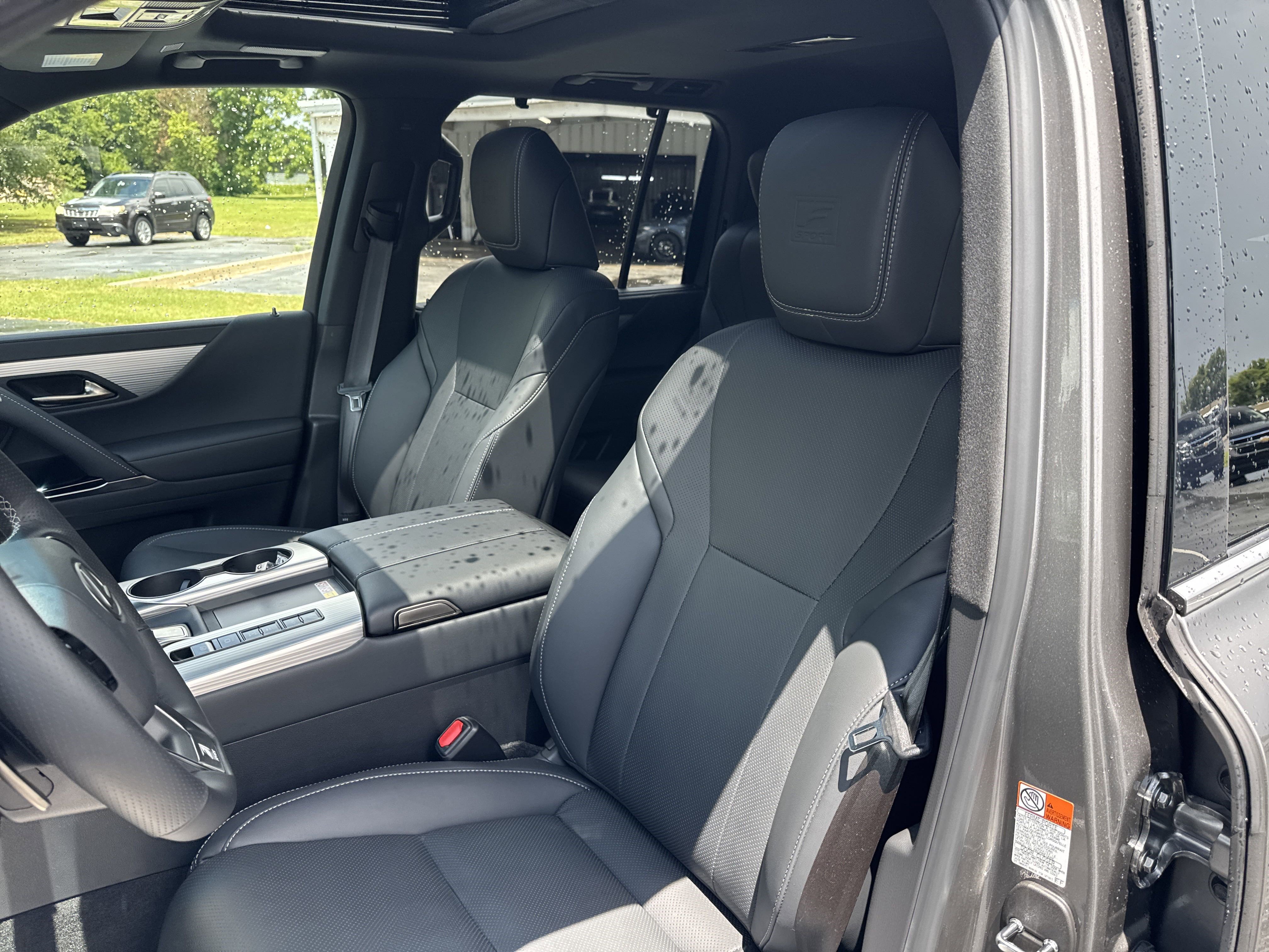 Used 2025 Lexus LX 700h F Sport image 14