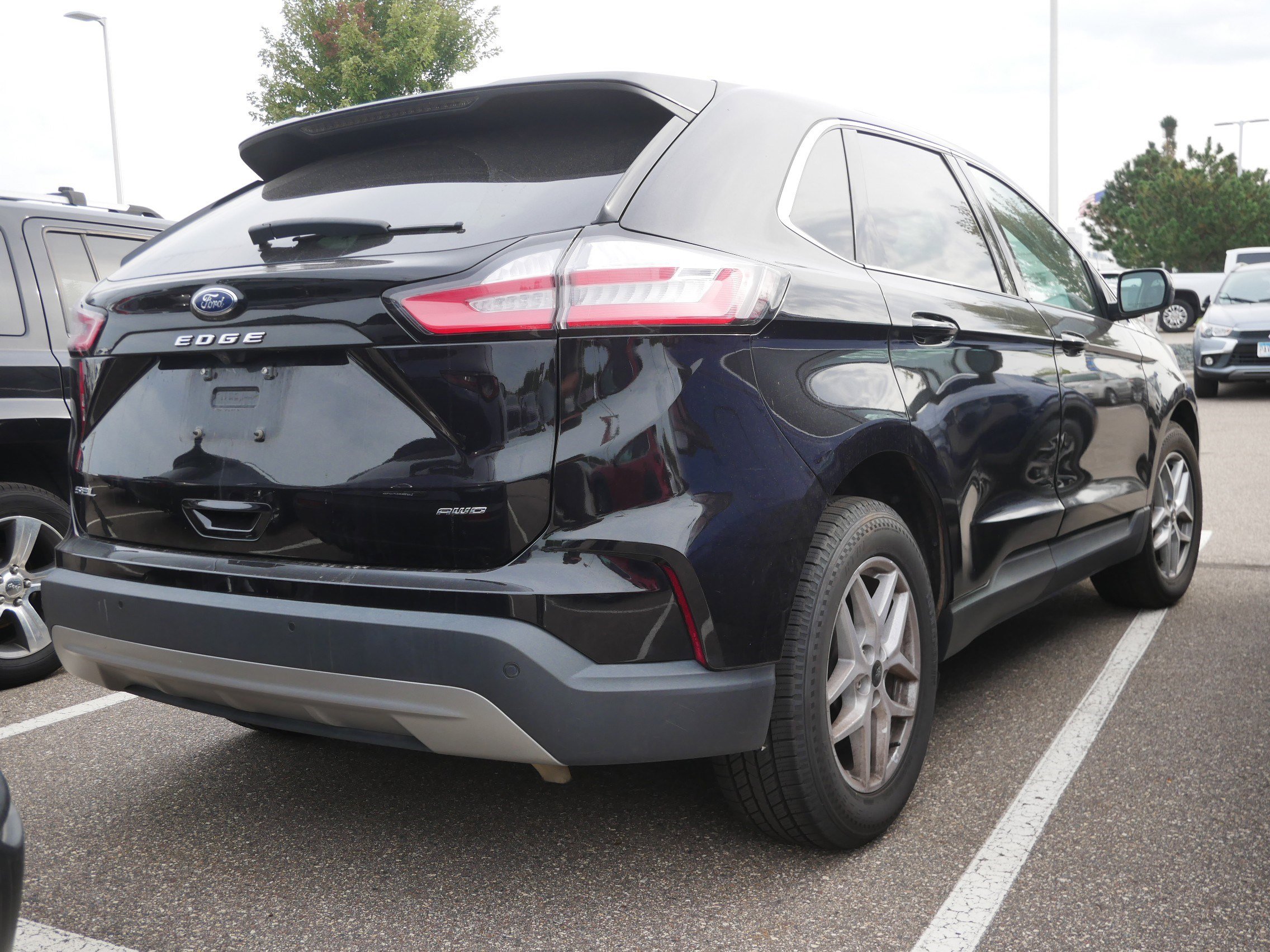 Used 2024 Ford Edge SEL image 4