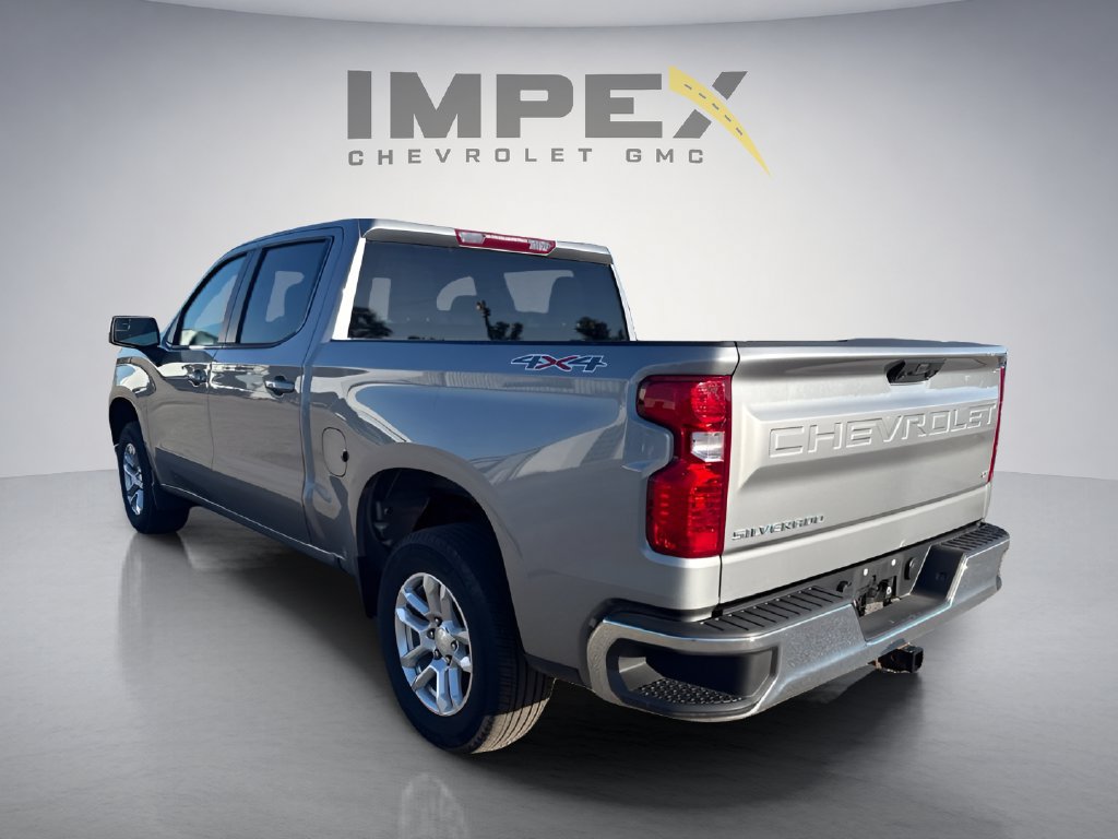 Used 2024 Chevrolet Silverado 1500 LT AWD/4WD image 3