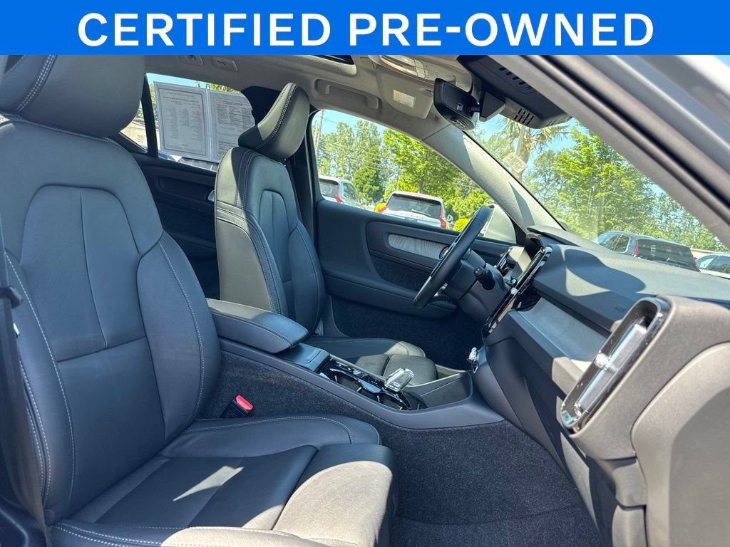 Certified 2025 Volvo XC40 B5 Plus AWD/4WD image 21