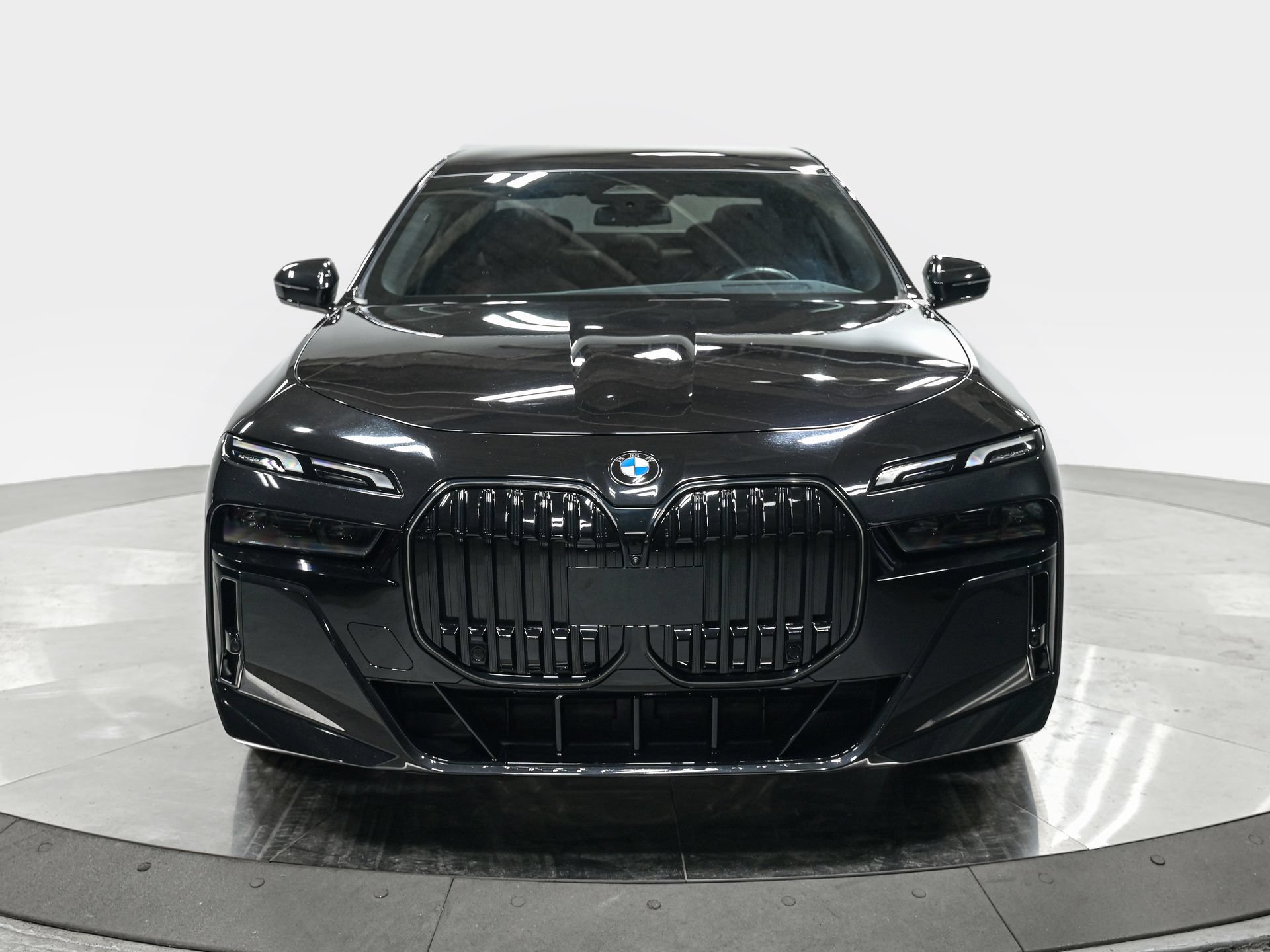 Used 2024 BMW 760i xDrive w/ Premium Package 2 AWD/4WD image 11