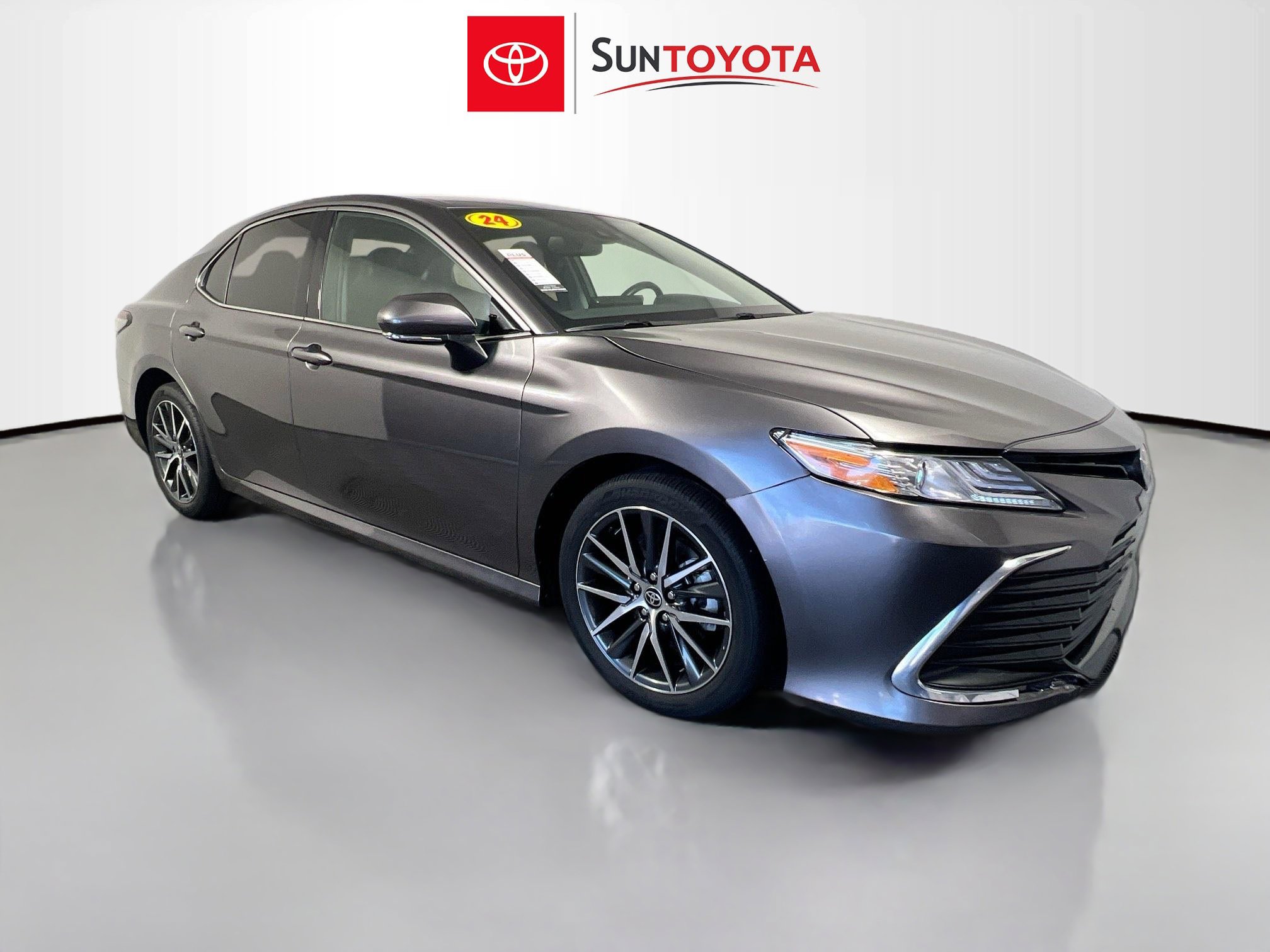 Used 2024 Toyota Camry XLE FWD image 1
