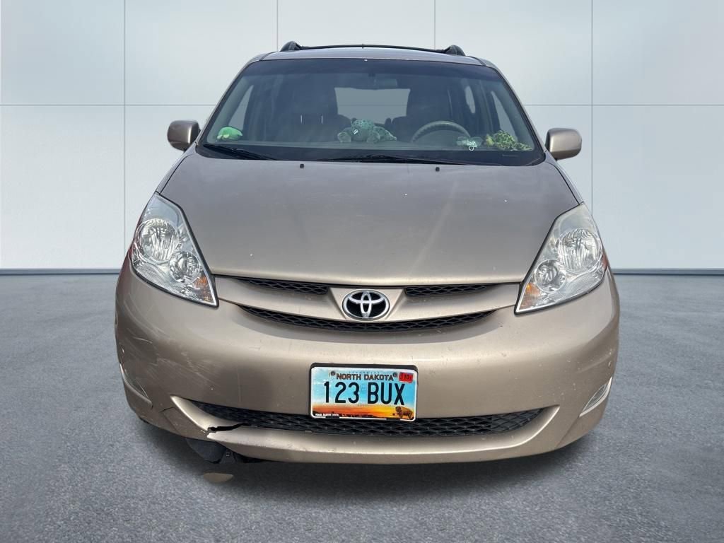 Used 2010 Toyota Sienna XLE image 2