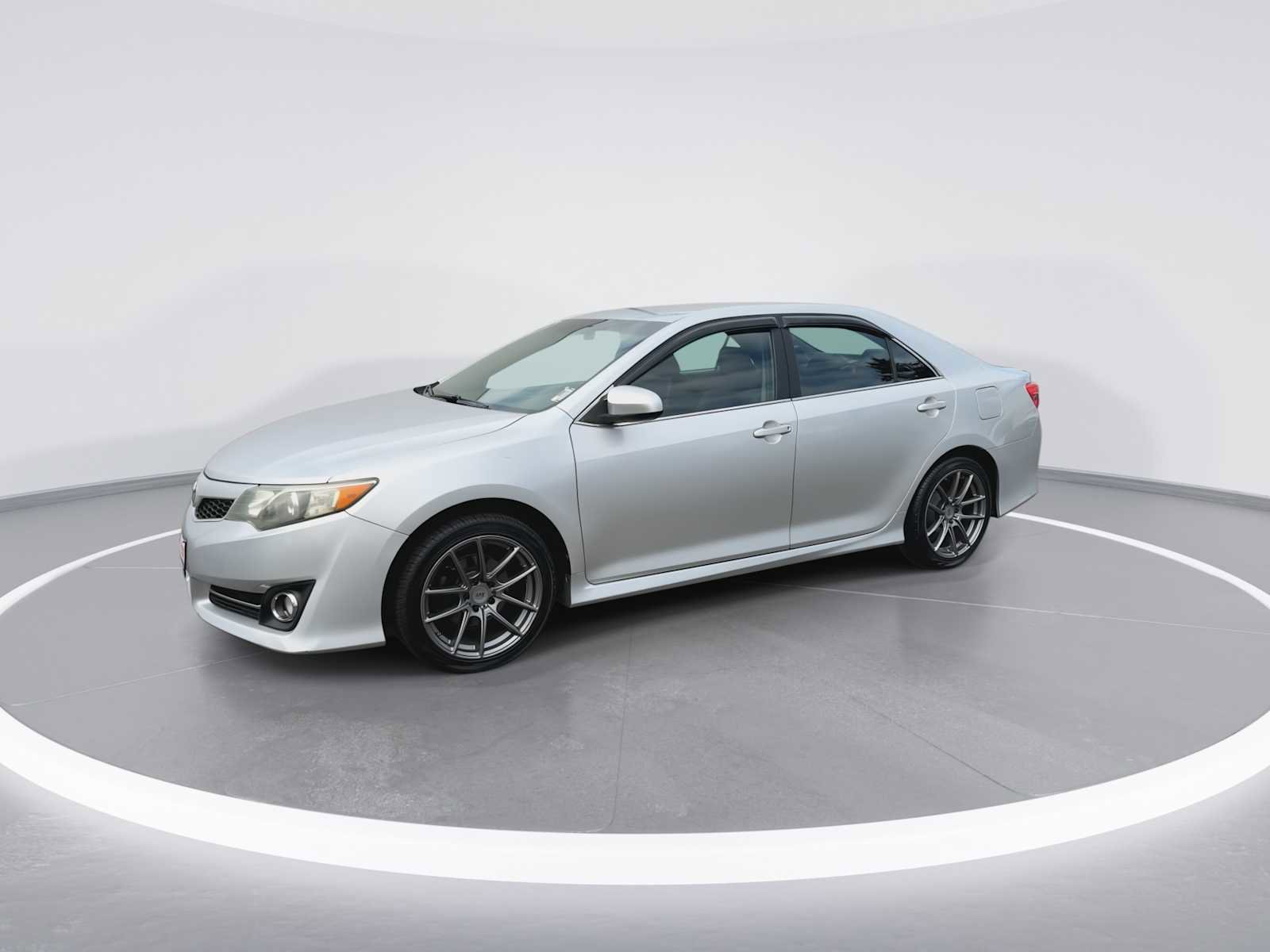 Used 2014 Toyota Camry SE image 4