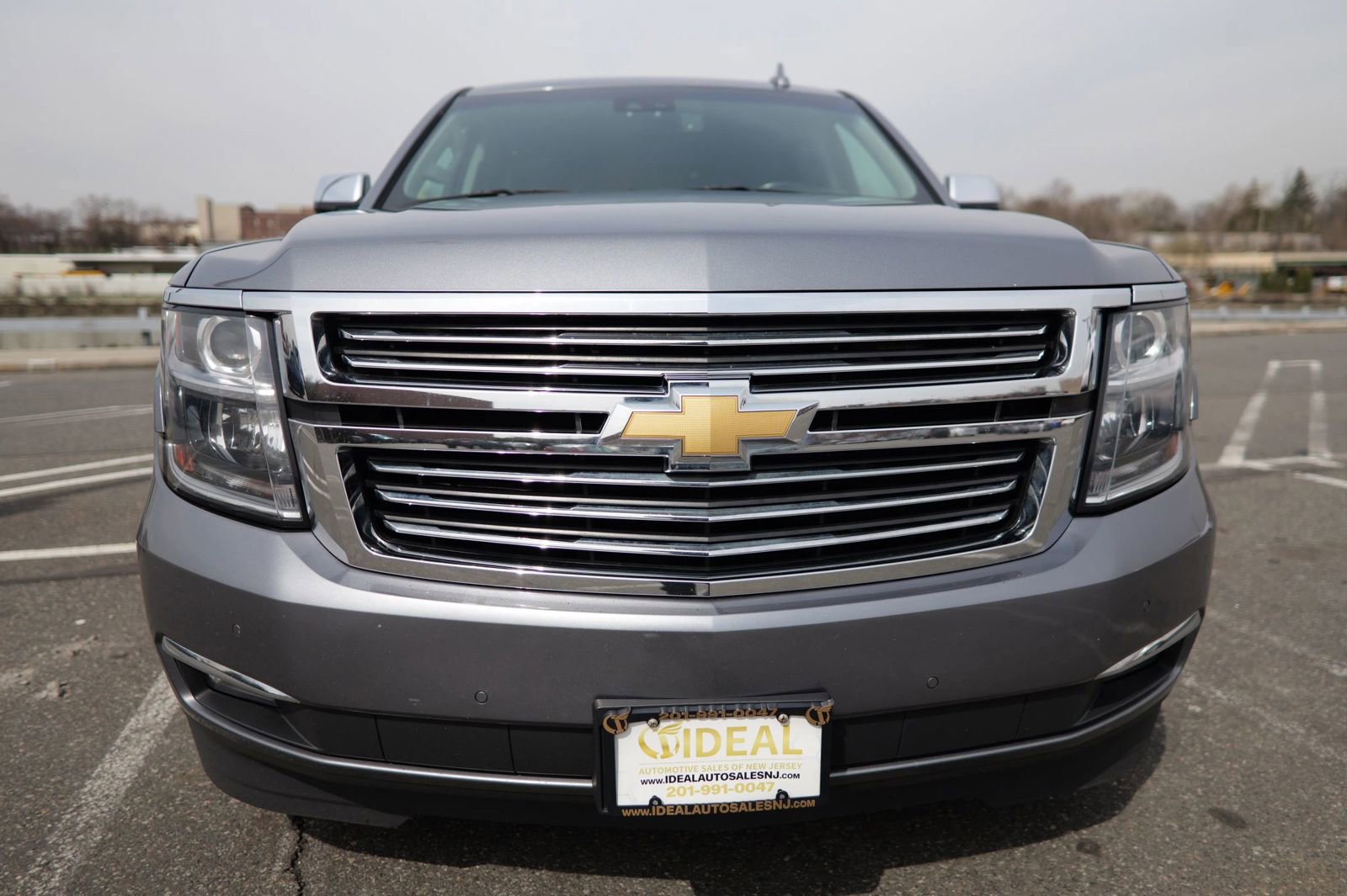 Used 2018 Chevrolet Suburban Premier image 2
