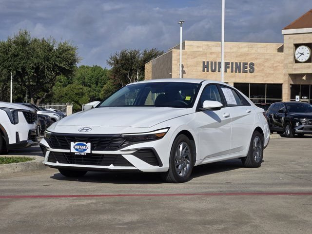 Used 2025 Hyundai Elantra Hybrid FWD image 3