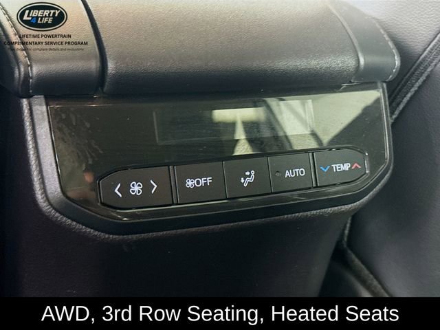 Used 2024 Toyota Highlander XLE image 25