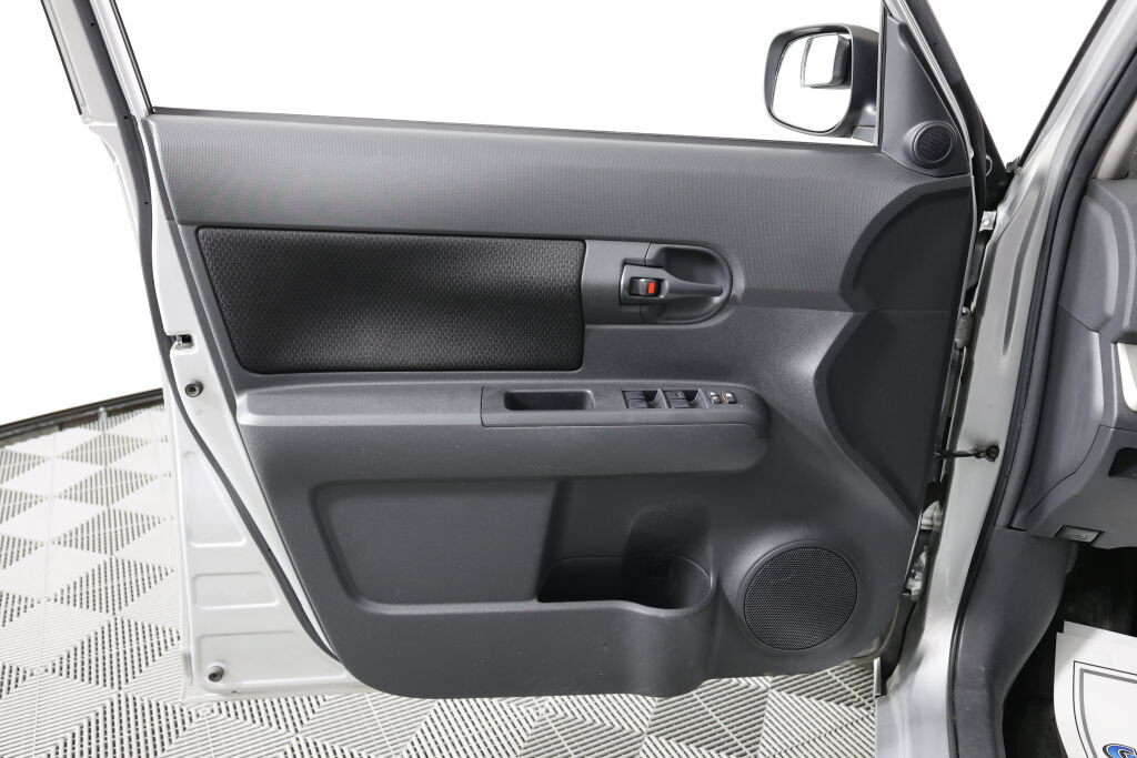 Used 2008 Scion xB FWD image 12