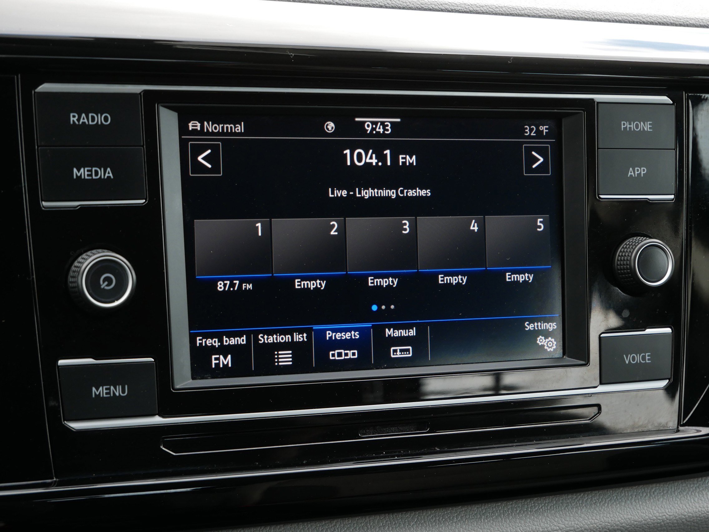 Certified 2023 Volkswagen Taos S image 22