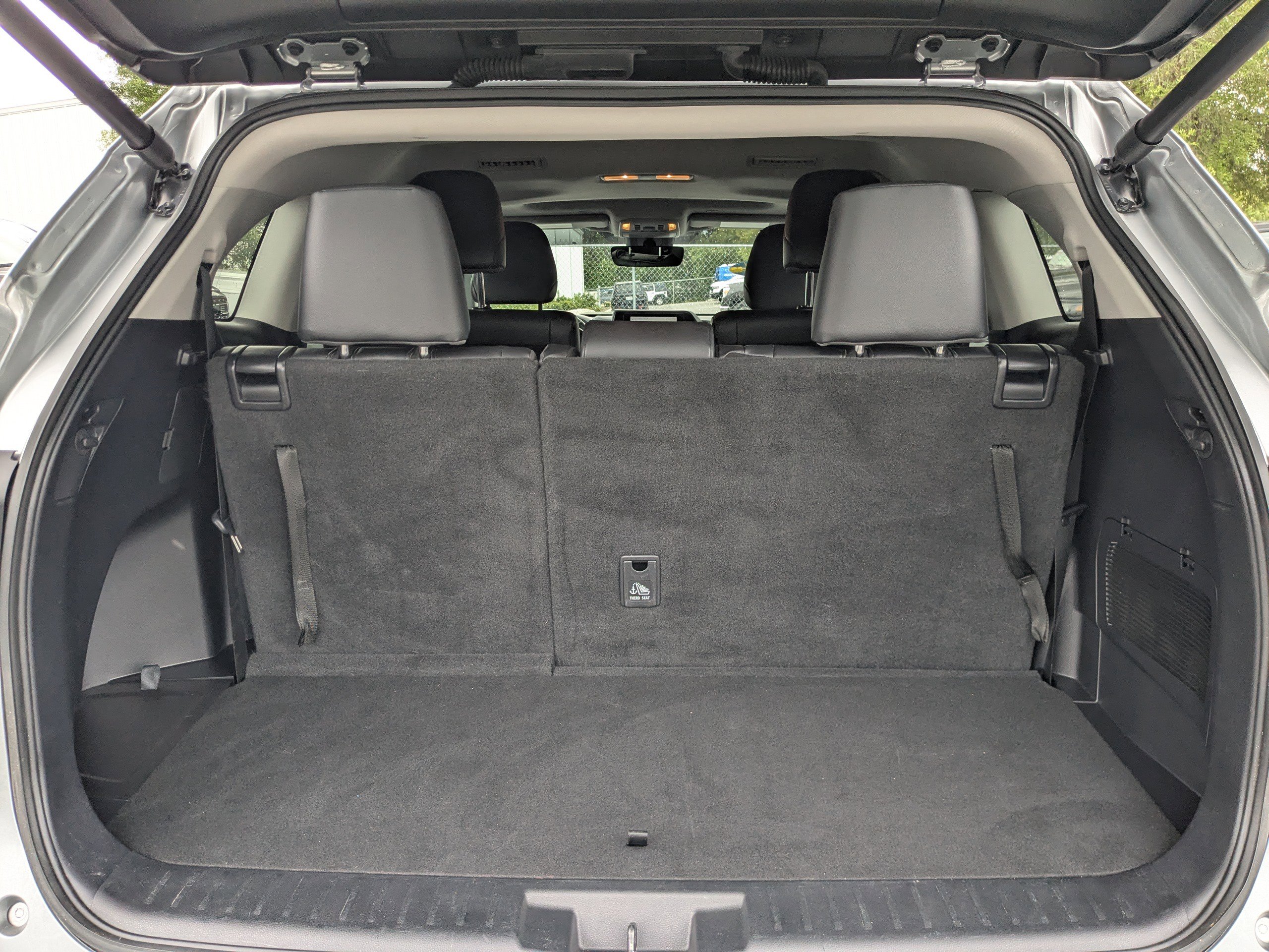 Used 2024 Toyota Highlander XLE image 12