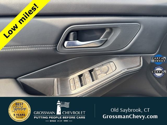 Used 2025 Nissan Rogue SL image 9