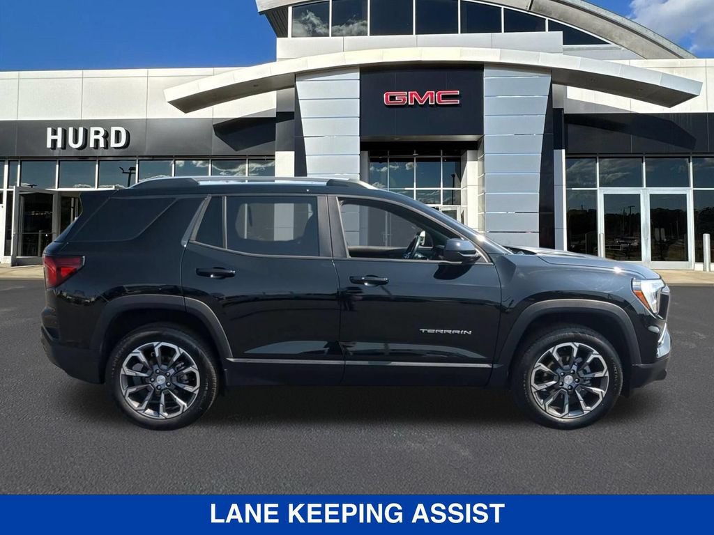 Used 2025 GMC Terrain Elevation w/ Elevation Premium Package AWD/4WD image 3