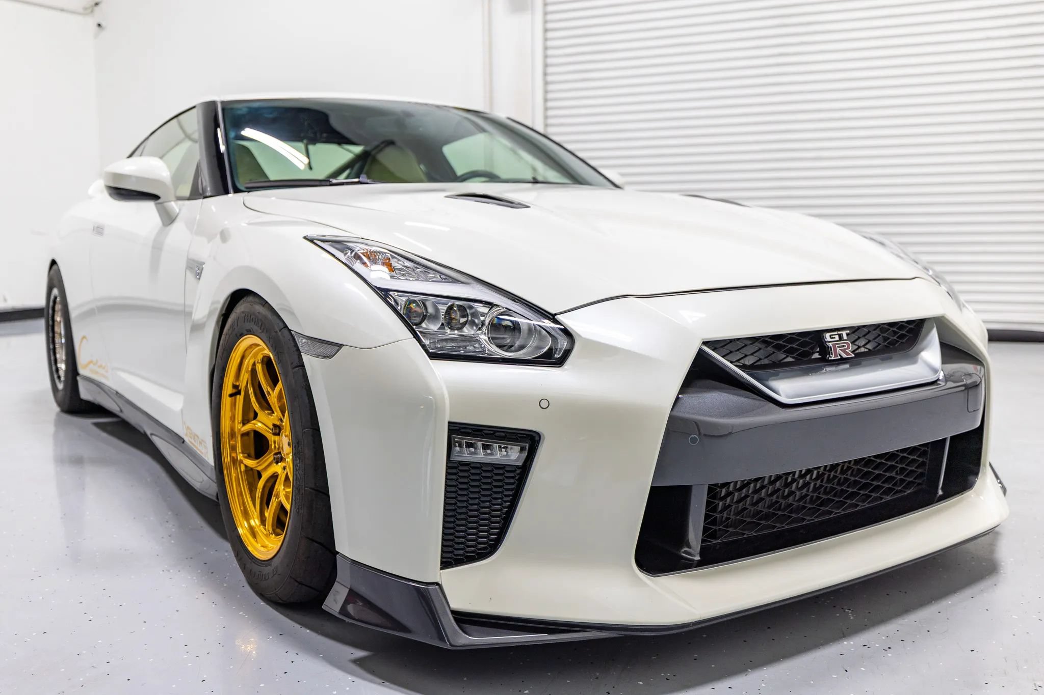 Used 2017 Nissan GT-R Premium w/ Premium Interior Package AWD/4WD image 37