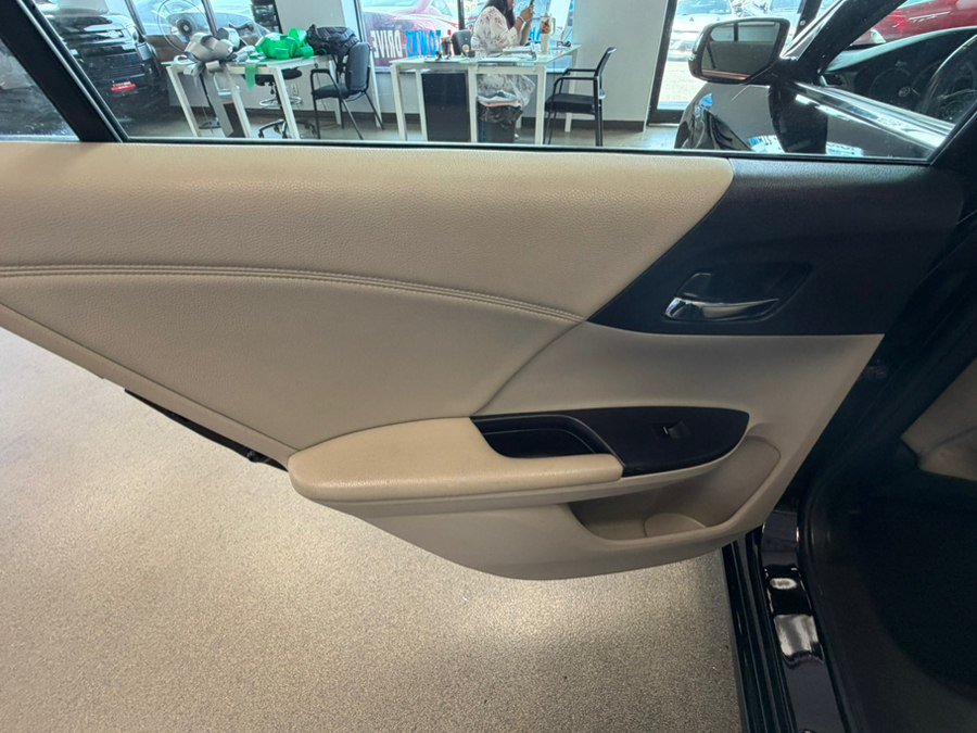 Used 2017 Honda Accord EX-L image 30