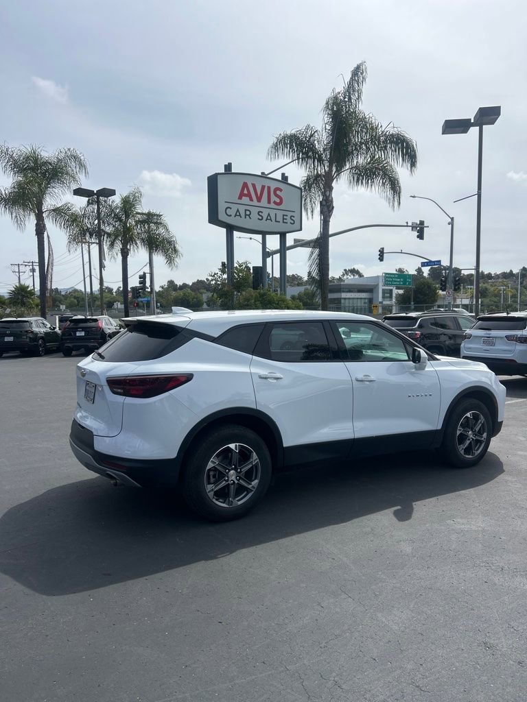 Used 2025 Chevrolet Blazer LT image 3