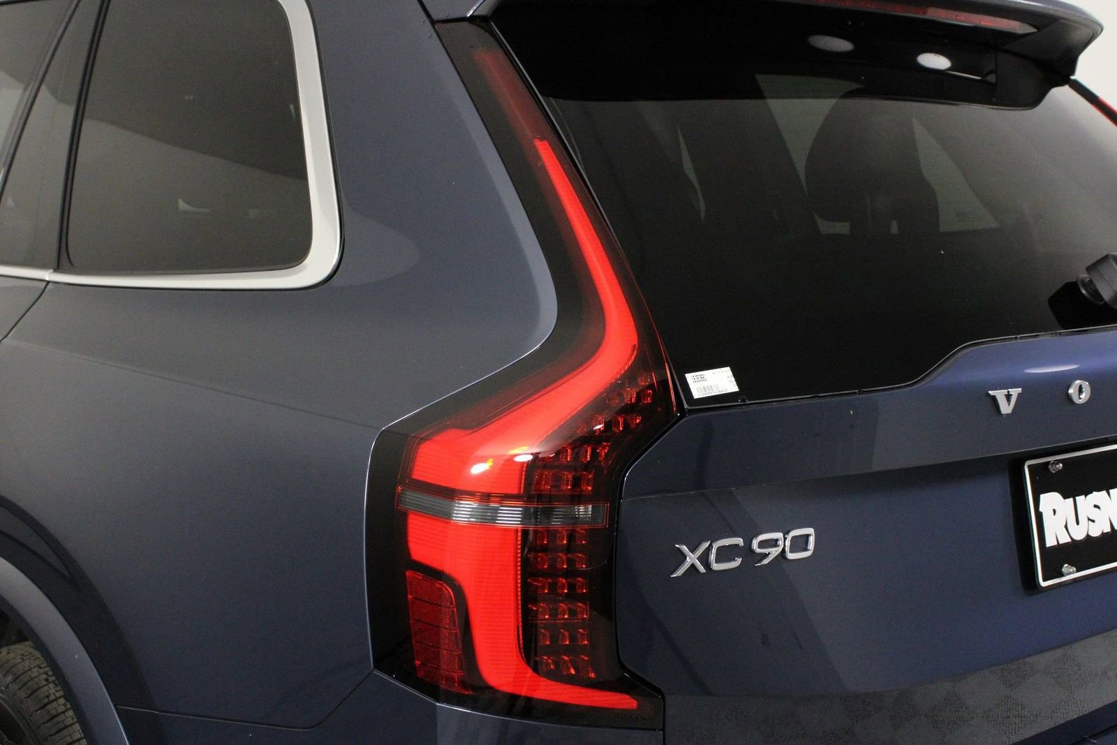 New 2025 Volvo XC90 B6 Core image 15