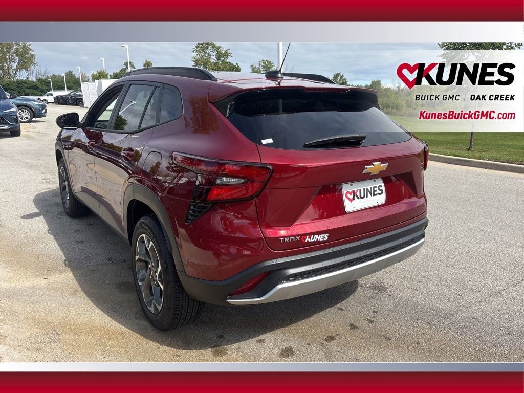 Used 2024 Chevrolet Trax LT w/ Driver Confidence Package image 6