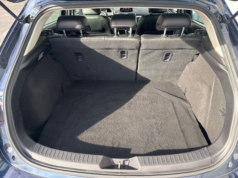 Used 2018 MAZDA MAZDA3 Touring image 29