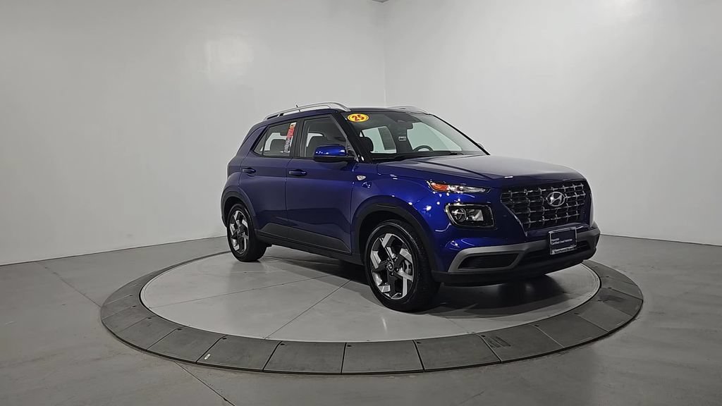 Certified 2025 Hyundai Venue SEL FWD image 9