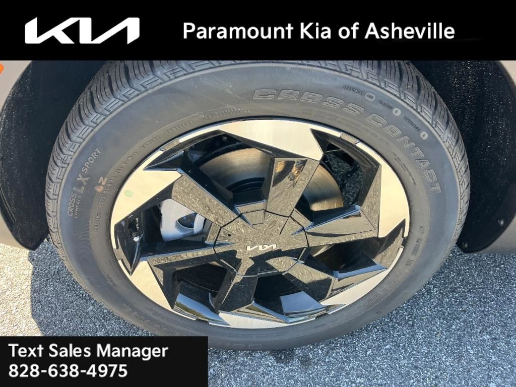 Certified 2025 Kia Sorento EX image 30