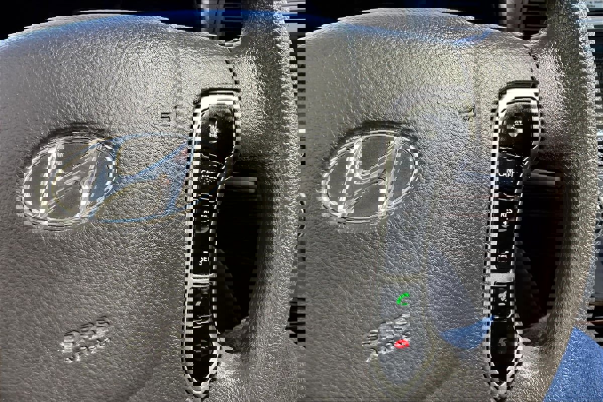 Used 2010 Hyundai Santa Fe GLS image 12