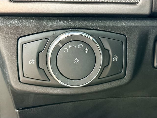 Used 2018 Ford Fusion SE w/ Fusion SE Technology Package FWD image 11