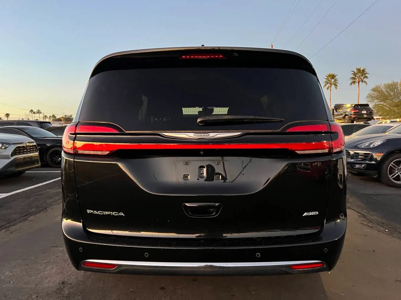 Used 2022 Chrysler Pacifica Touring AWD/4WD image 4