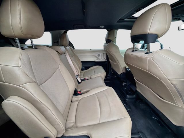 Used 2021 Toyota Sienna XLE FWD image 27