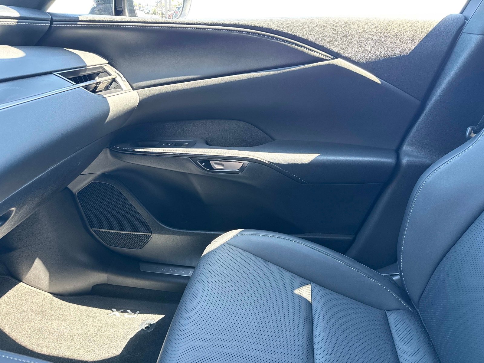 Used 2025 Lexus RX 350h w/ Accessory Package (Z1) AWD/4WD image 24