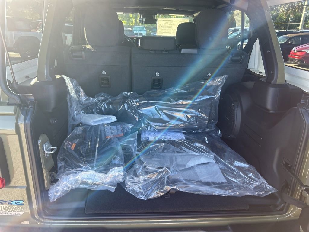 New 2025 Jeep Wrangler Unlimited Rubicon 4xe w/ Safety Group image 31