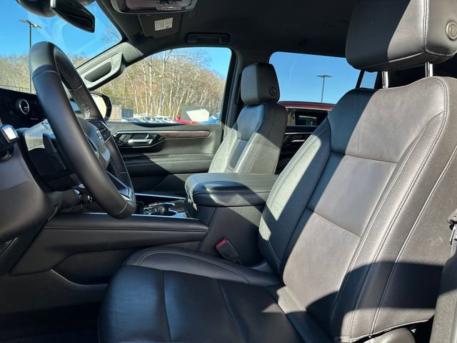 Used 2025 Chevrolet Suburban Z71 AWD/4WD image 38