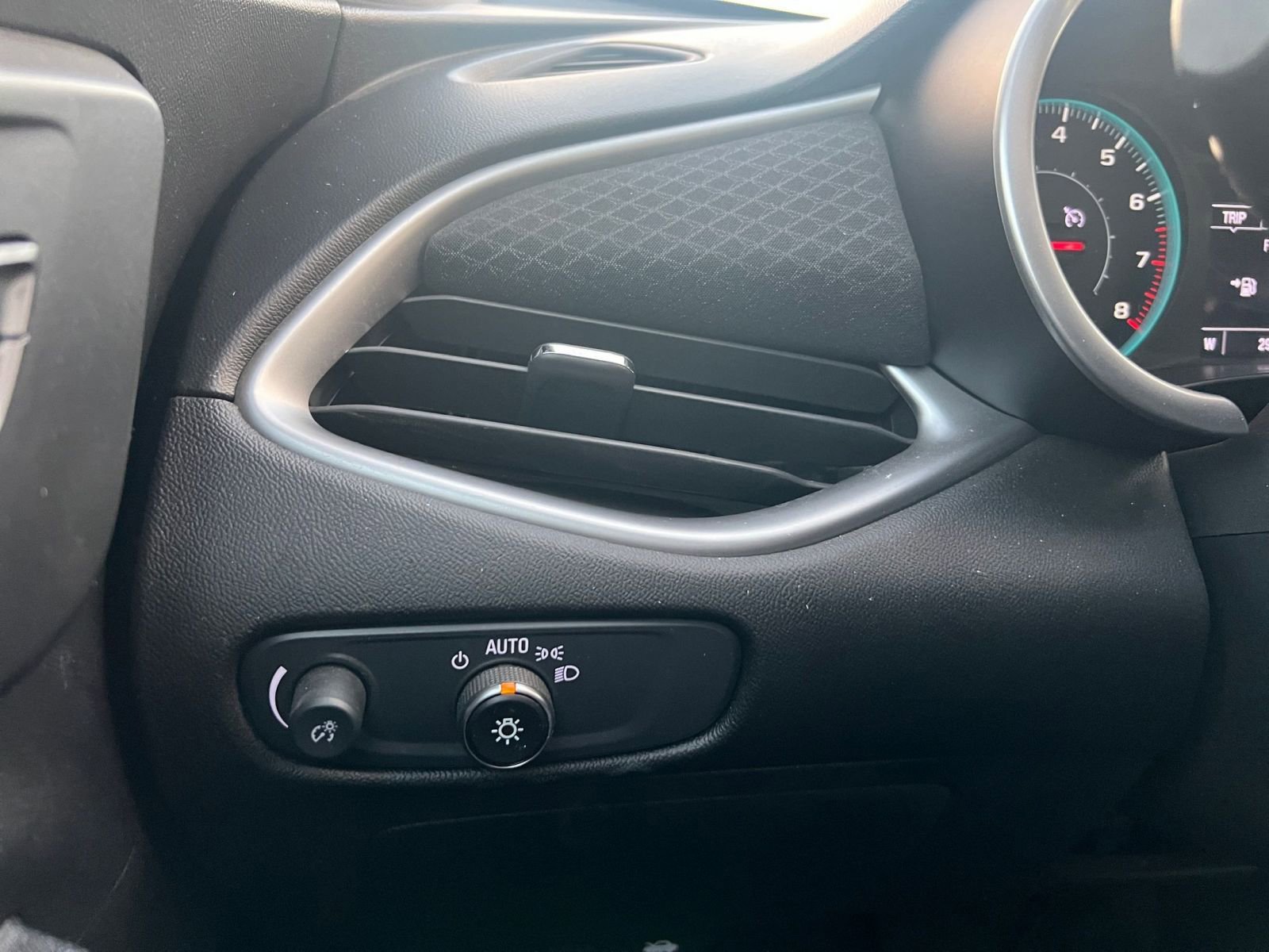 Used 2024 Chevrolet Malibu LT image 34